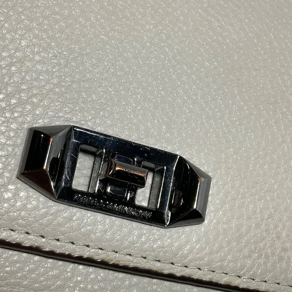 NWOT - Rebecca Minkoff Wallet/Clutch on chain - Picture 4 of 16